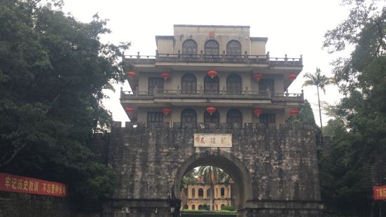 友谊关一瞥,由于疫情的原因,友谊关口岸景区已经关闭