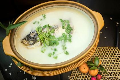 THE PENINSULA OF ROYAL LAKE HOTLES·RESTAURANT