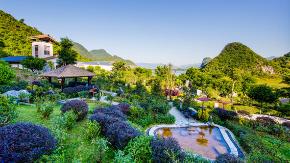 Baojing Palace Swan Lake Hot Spring Hotel
