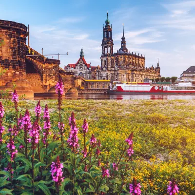 Отели рядом с достопримечательностью «Dresden Bombing Memorial»