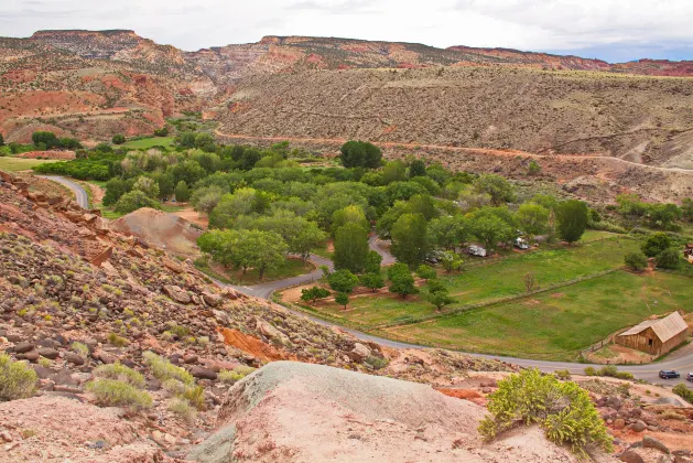 Hotels near Grandstaff Canyon Trail