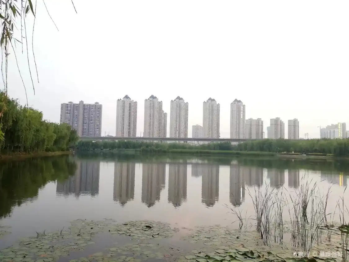 Hotels near Xiannvhu Park