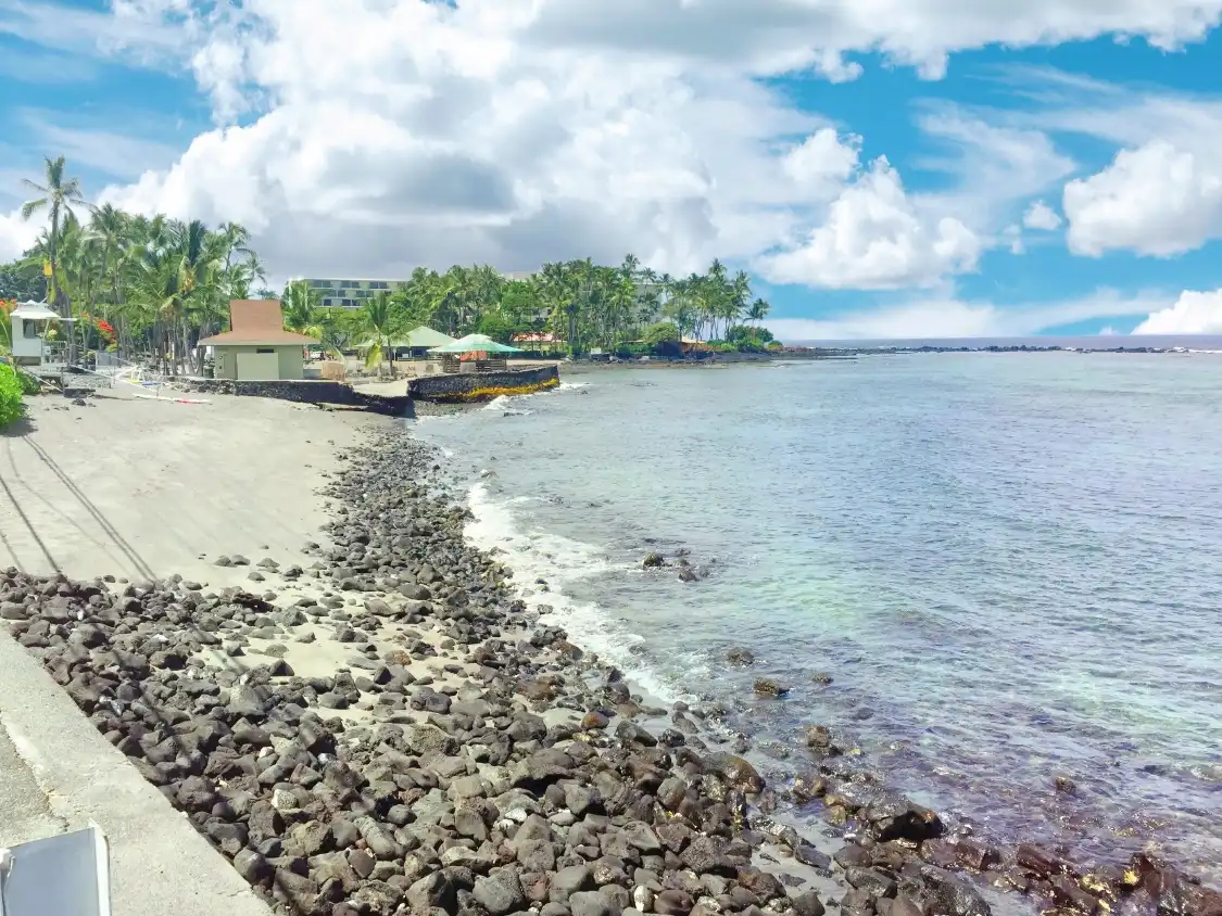 Hotels near Kahalu’u Beach Park
