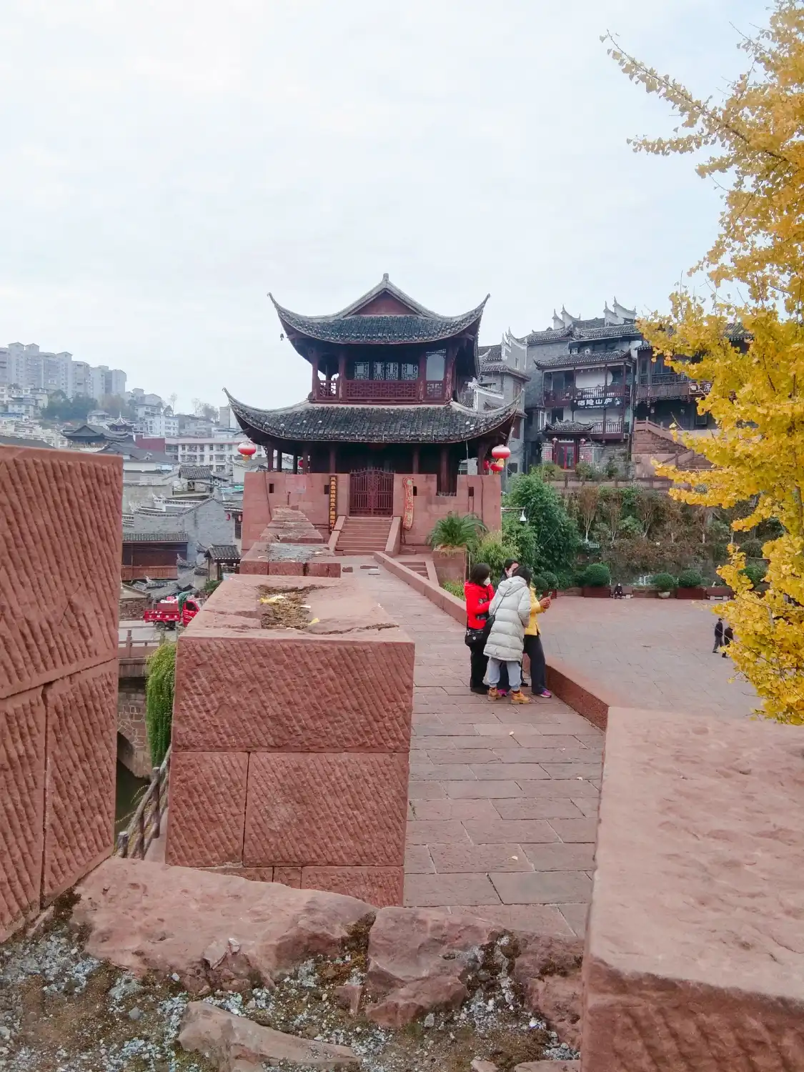 Hotels near West Gate Tower