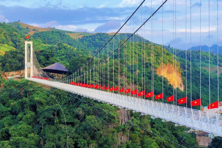 Bach Long Glass Bridge