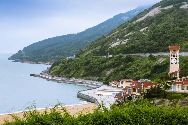 Hotels near Liandao Island