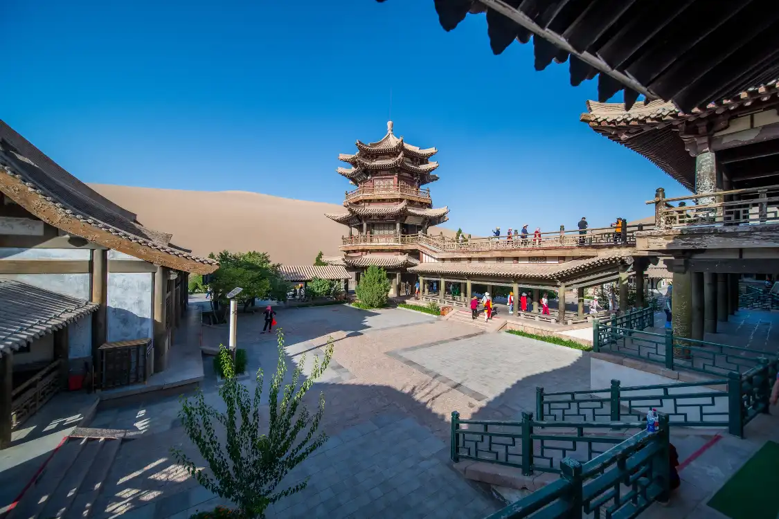 三日月泉町周辺のホテル