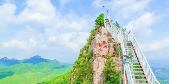 靈岩大佛山景區