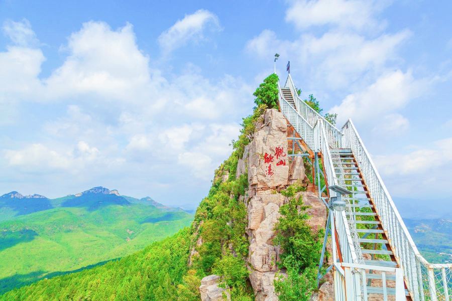 靈巖大佛山景區