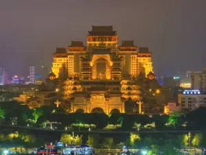 Attrazioni del Giro Notturno a Yulin: le opzioni più popolari