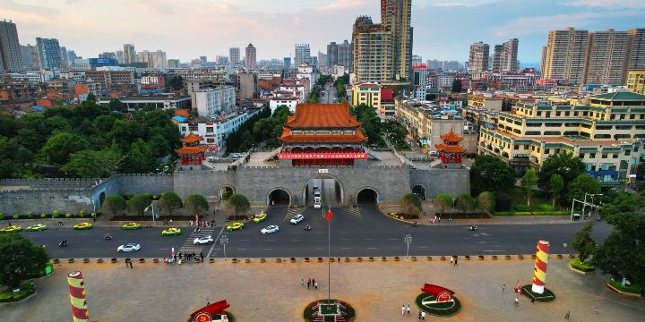 Qujing South Gate