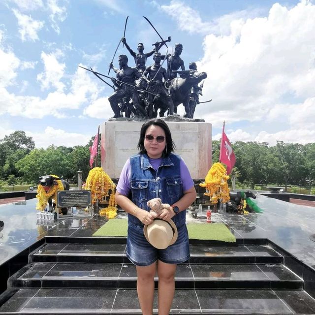 อนุสาวรีย์วีรชนค่ายบางระจัน​ สิงห์​บุรี​