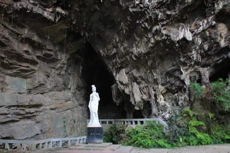 Các khách sạn gần Xiannv Cave