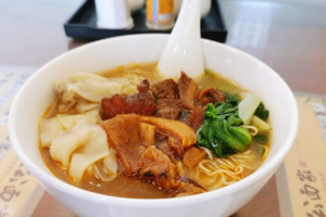 牛腩鮮蝦肉雲吞面