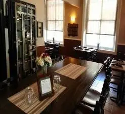 Twelves Grill & Cafe