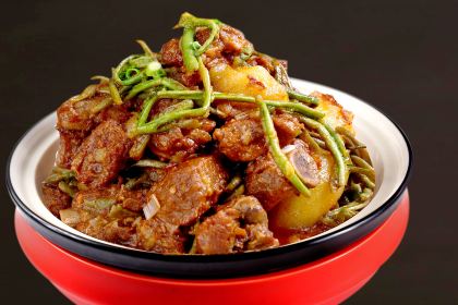 村里人家炖菜馆(东联店)