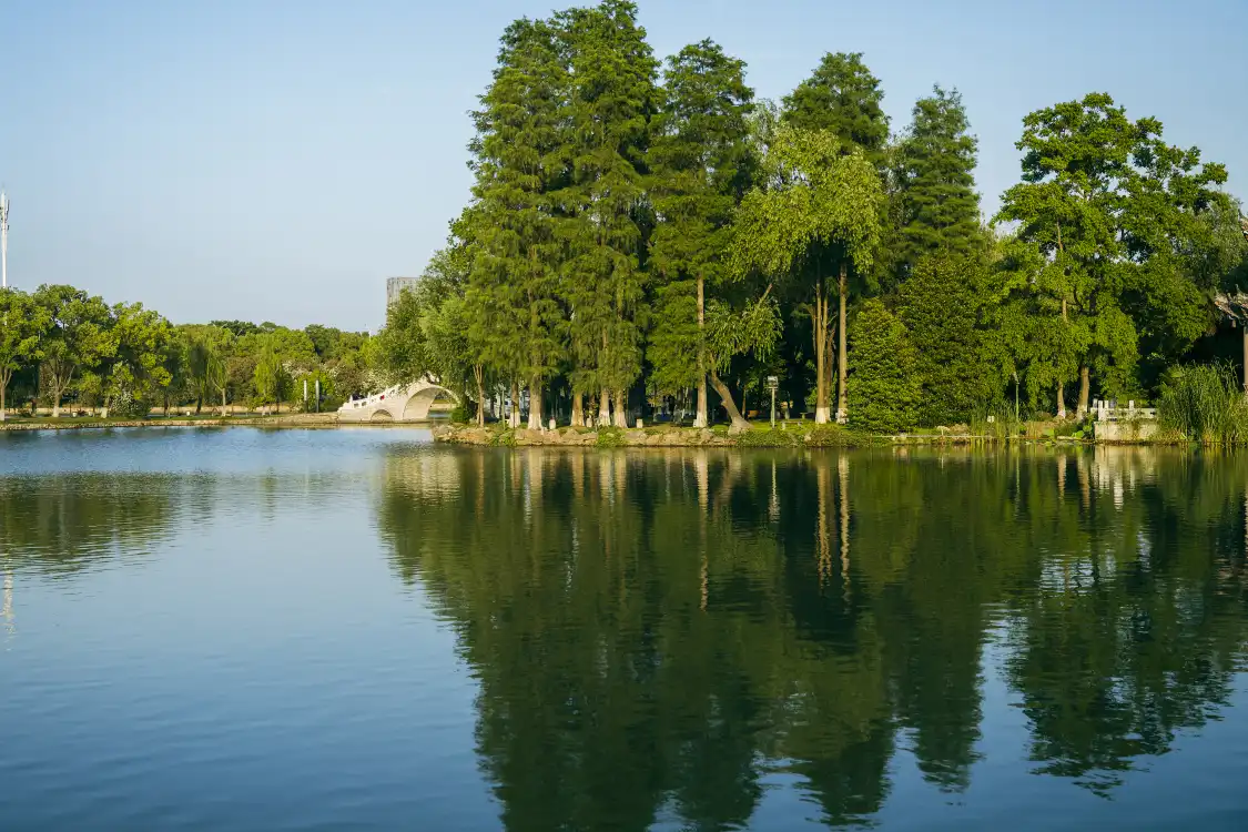 Hotels near Linghu Scenic Area