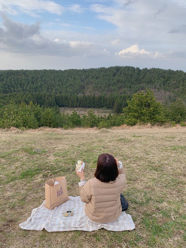 일몰 맛집 제주도 아부오름 ︎︎  일몰 맛집 제주도 아부오름 ︎︎