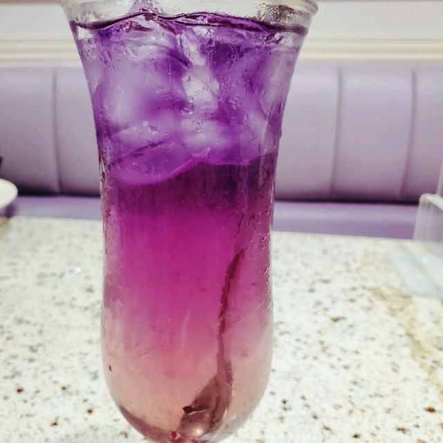 紫白色為主素食餐廳