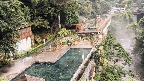 彭祖坪自然保护区位于龙胜县马堤乡的龙家村,是一片未受人为破坏