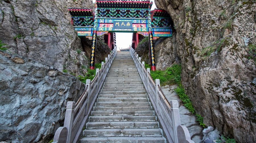 濟南出發泰山 中天門 南天門 玉皇頂私人導覽一日遊