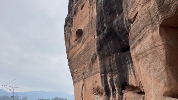 Cracked Rock Wedge