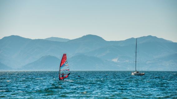 Fuxian Lake guide from Kunming, multilingual guide, one-on-one explanation, photo taking, family tour