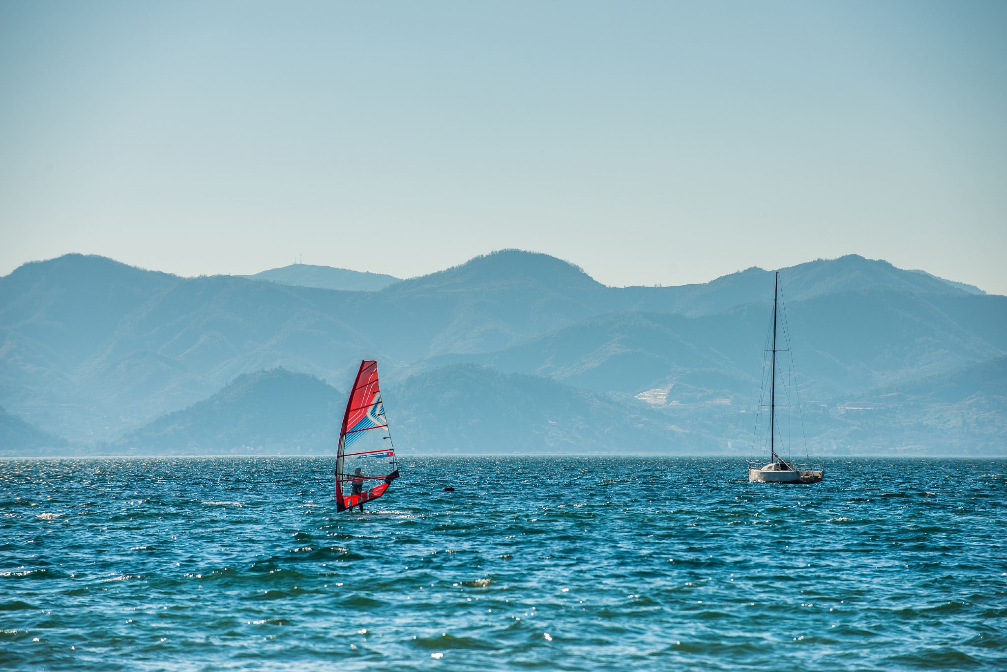 ทริปจากคุนหมิงสู่ทะเลสาบฟุเซียน พร้อมไกด์นำเที่ยวหลายภาษา บริการล่ามแบบตัวต่อตัว ถ่ายรูป และท่องเที่ยวสำหรับครอบครัว