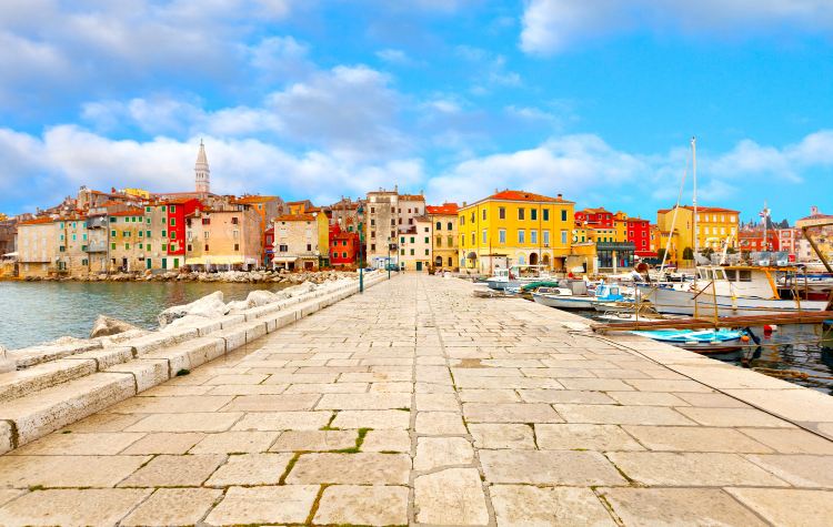 Compare 5 airports near Porec