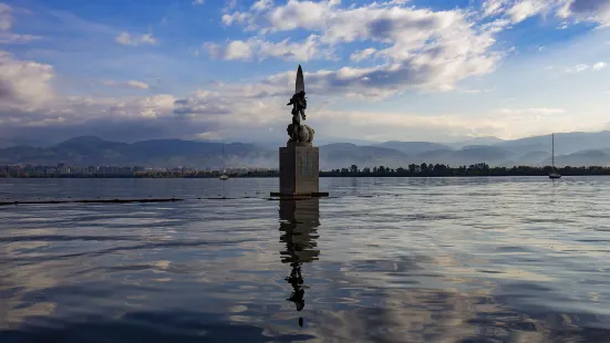 Qiong Hai Lu Mountain Scenic Area