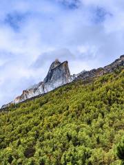 鷹嘴岩