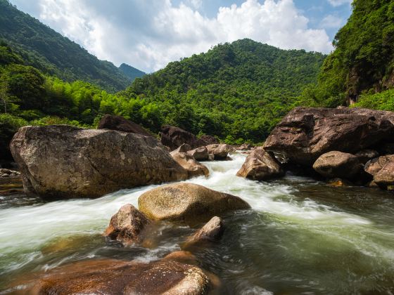 Qinglong (Green Dragon) Waterfall