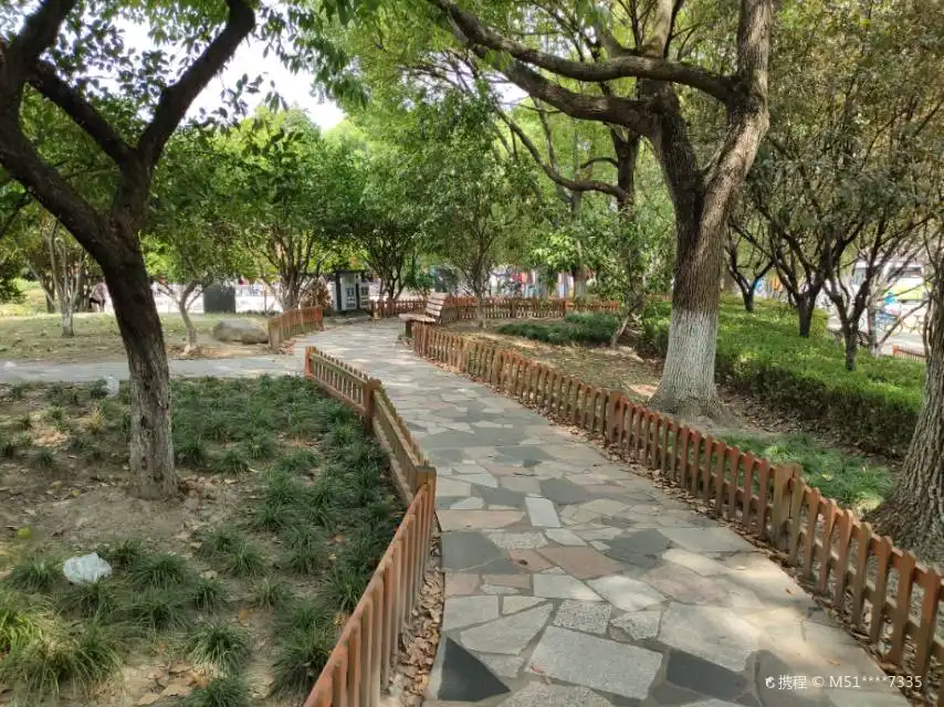 Hotels near Qingfeng Garden