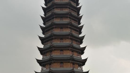 慈云禅寺位于江苏淮安周恩来总理的故乡，举世闻名的京杭大运河与