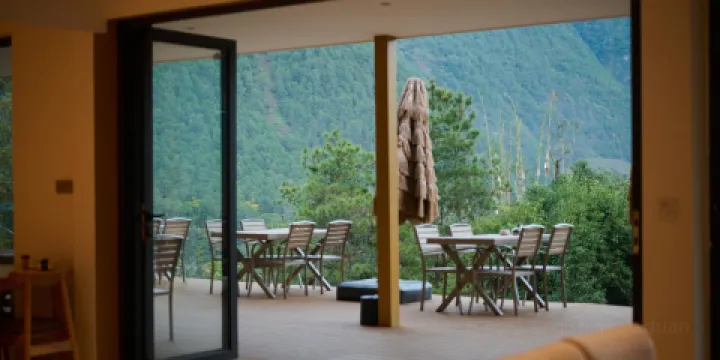 丙中洛雲野·見江·餐廳