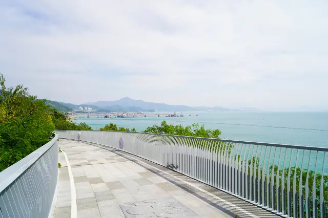 Coastal Cycling Path in Shenzhen