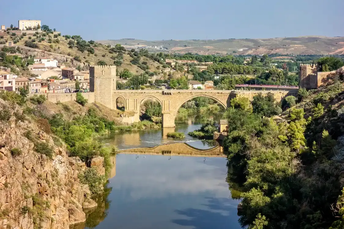 Hotels near San Martin's Bridge
