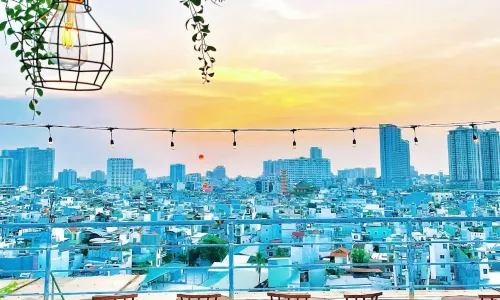 Thương Rooftop
