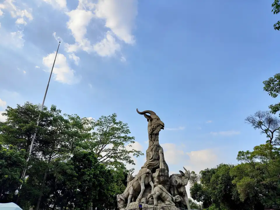 4_Five Rams Statue