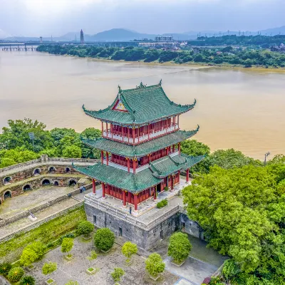 Отели рядом со станцией 