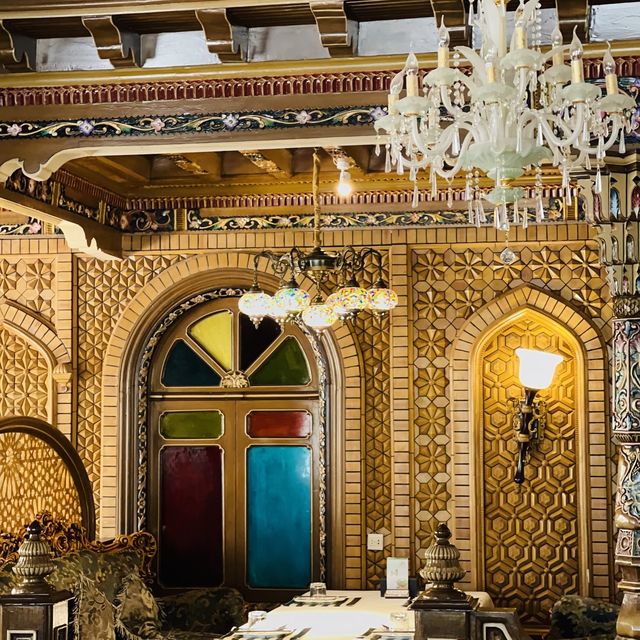 皇宮一樣富麗堂皇的新疆美食店