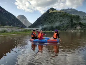 綠汁江恐龍峽谷漂流