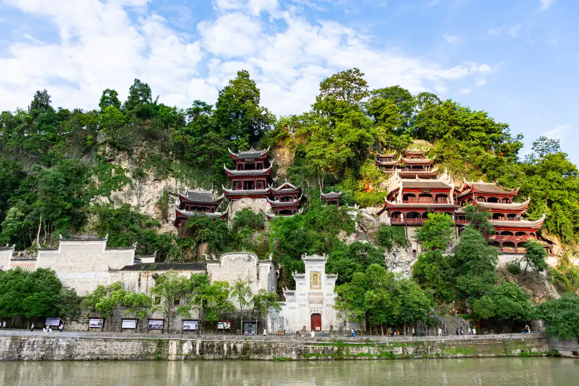 Hotels near Shiqian Wanshou Palace