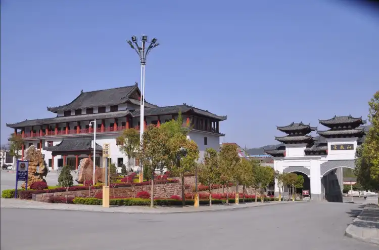 Hotels near Tianhe Tourist Area, Yunxi