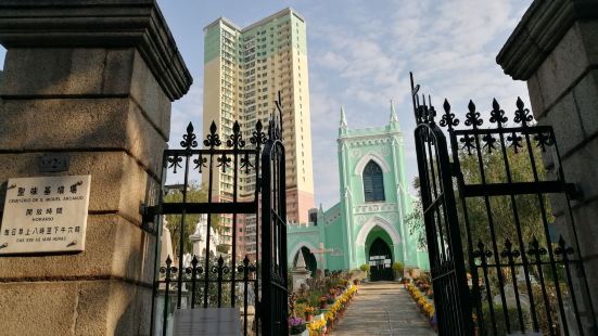 圣味基坟场位于澳门西坟马路，建于1854年。圣味基坟场与其他