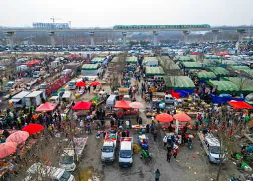 การเดินเล่นที่ตลาดท้องถิ่นชานตง