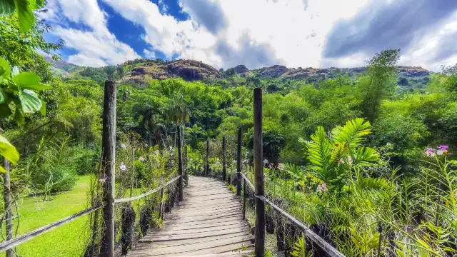 Hotels near Garden of the Sleeping Giant