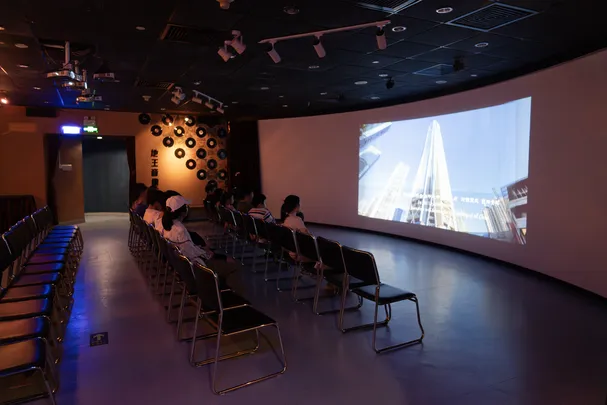 2_Meridian View Center