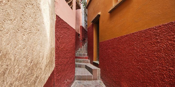 The Alley of The Kiss