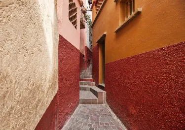 The Alley of The Kiss